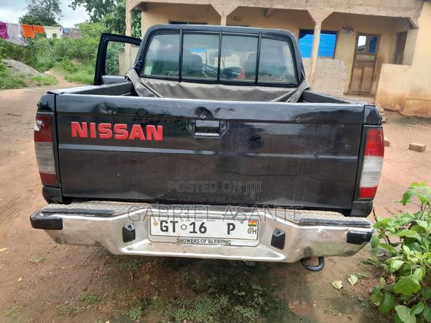 Nissan Hardbody 2000 Black