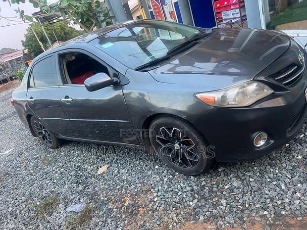 Toyota Corolla LE 4dr Sedan (1.8L 4cyl 4A) 2013 Gray