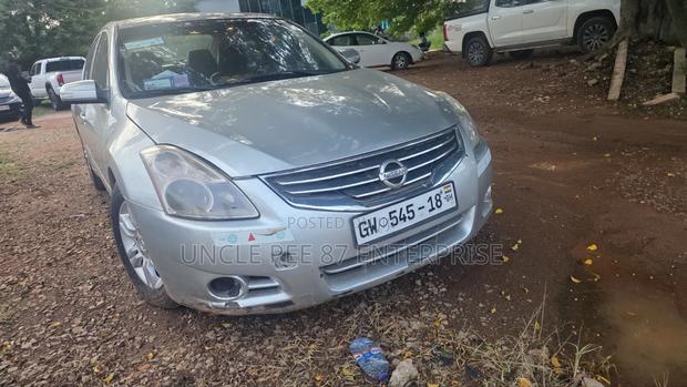 Nissan Altima 2012 Silver