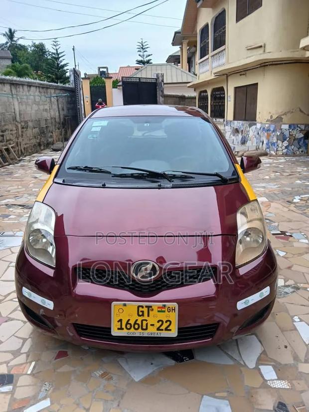 Toyota Vitz 1.0 FWD 3dr 2011 Brown