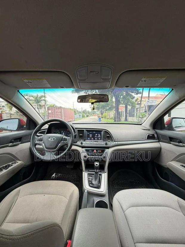 Hyundai Elantra SE 2018 Red