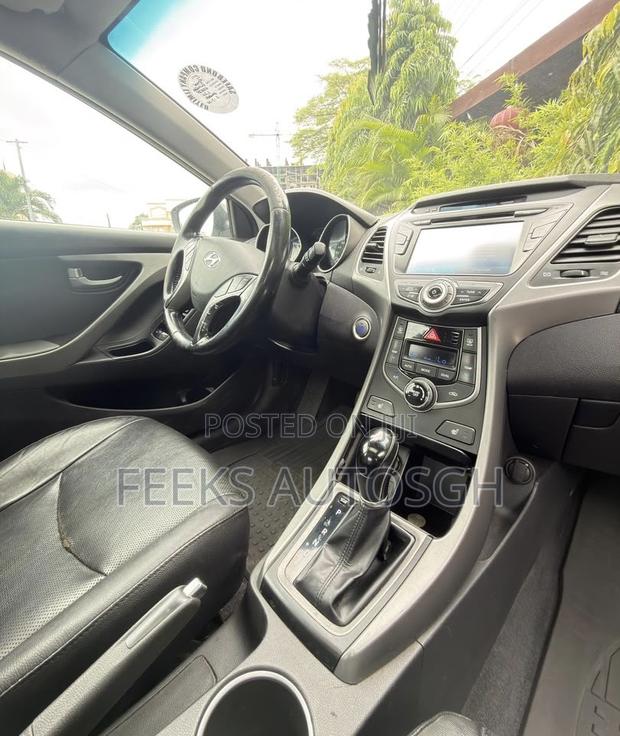 Hyundai Elantra Limited 4dr Sedan (1.8L 4cyl 6A) 2014 Gray