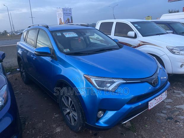 Toyota RAV4 2018 Blue