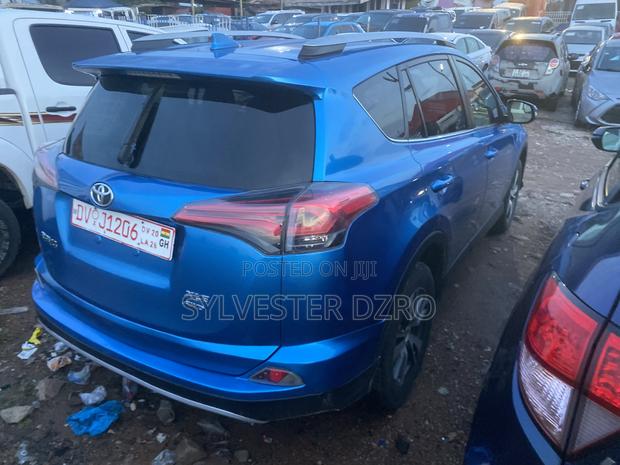 Toyota RAV4 2018 Blue