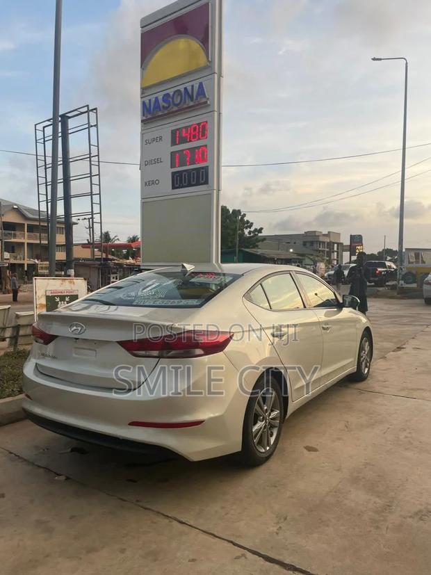 Hyundai Elantra 2017 Gold