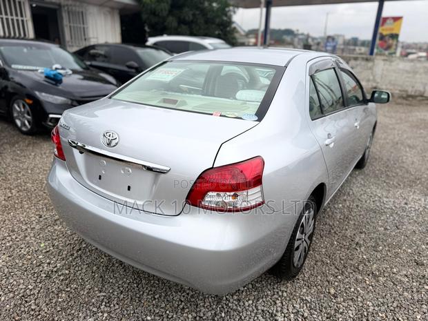 Toyota Belta 2012 Silver