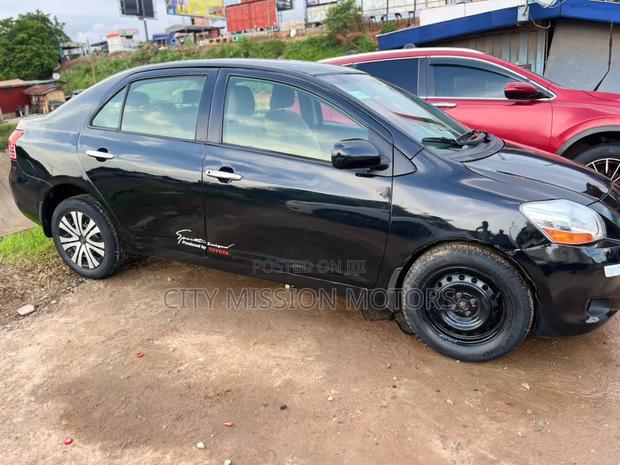 Toyota Yaris 2010 Black