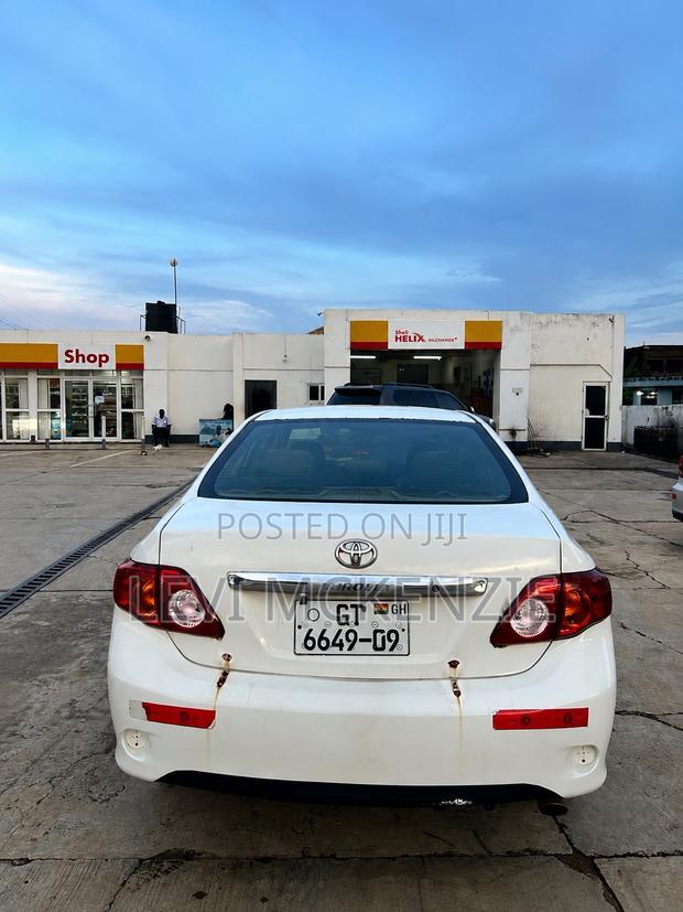 Toyota Corolla Base 4dr Sedan (1.8L 4cyl 5M) 2009 White