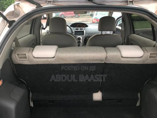 Toyota Vitz 1.3 FWD 5dr 2010 Silver