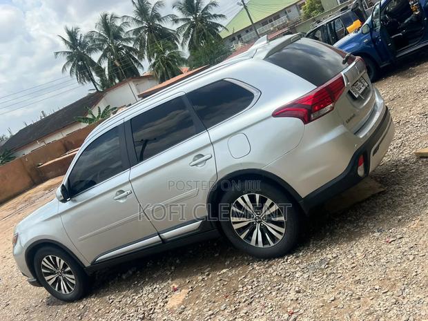 Mitsubishi Outlander 2019 Silver