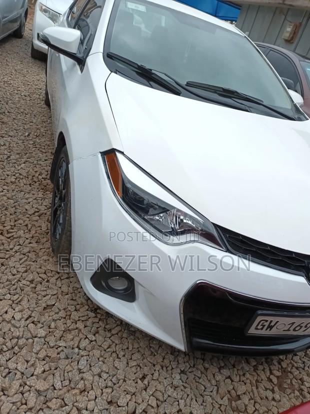 Toyota Corolla LE Eco 4dr Sedan (1.8L 4cyl CVT) 2016 White