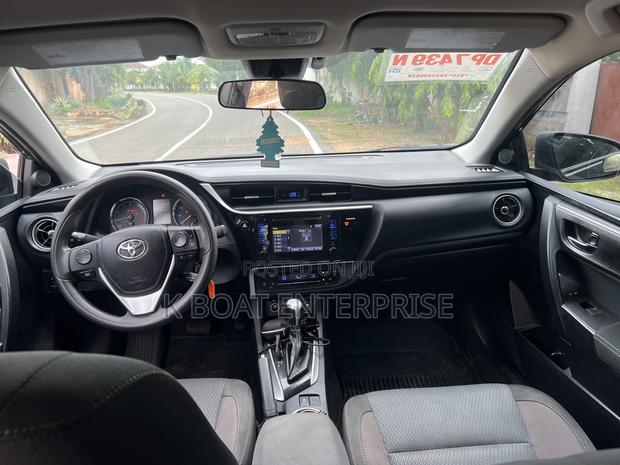 Toyota Corolla LE 4dr Sedan (1.8L 4cyl CVT) 2017