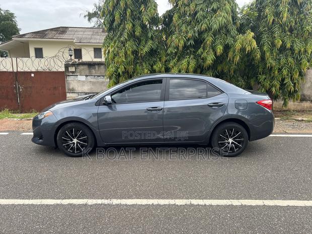 Toyota Corolla LE 4dr Sedan (1.8L 4cyl CVT) 2017