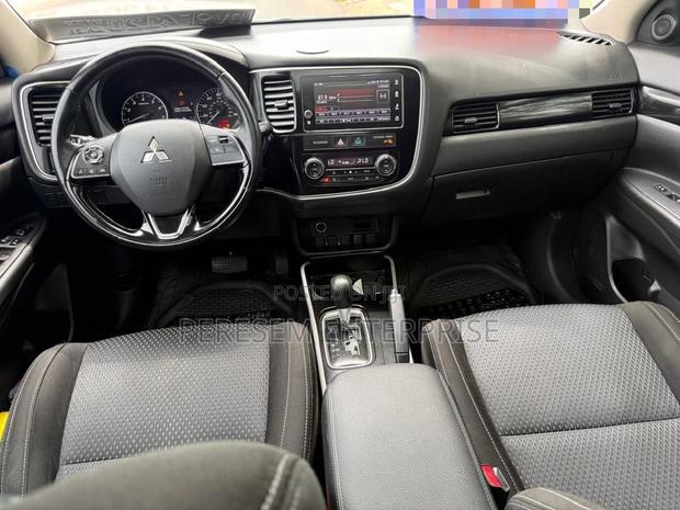 Mitsubishi Outlander SE FWD 2017 Gray