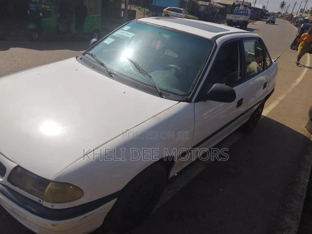 Opel Astra 1998 White