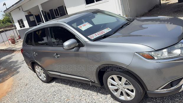 Mitsubishi Outlander SE FWD 2017 Gray