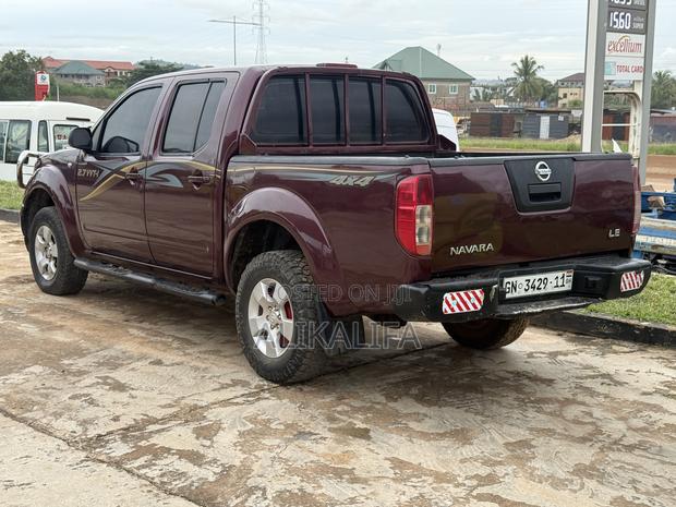 Nissan Navara 3.0 Automatic 2010 Brown