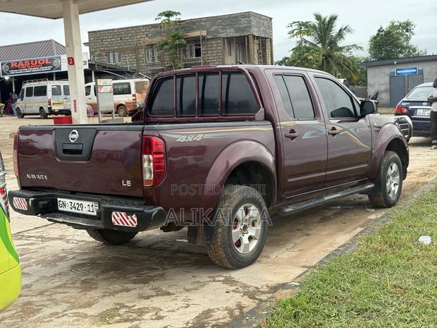 Nissan Navara 3.0 Automatic 2010 Brown