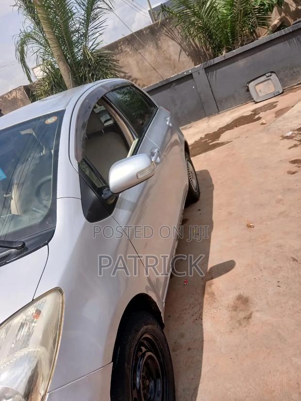 Toyota Vitz 2010 Silver
