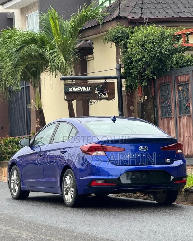 Hyundai Elantra 2019 Blue