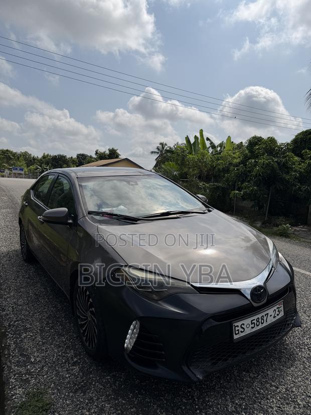 Toyota Corolla SE 4dr Sedan (1.8L 4cyl CVT) 2017 Gray