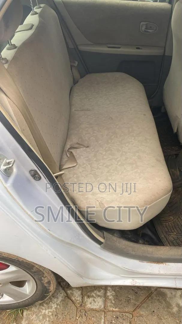 Toyota Vitz 2010 Silver