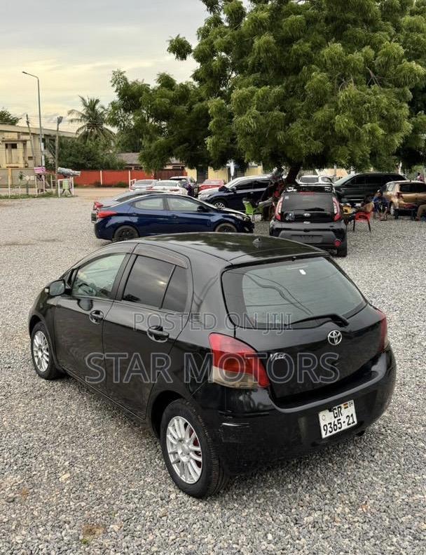 Toyota Vitz 2010 Gray