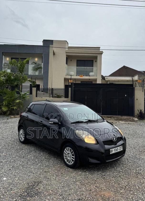 Toyota Vitz 2010 Gray
