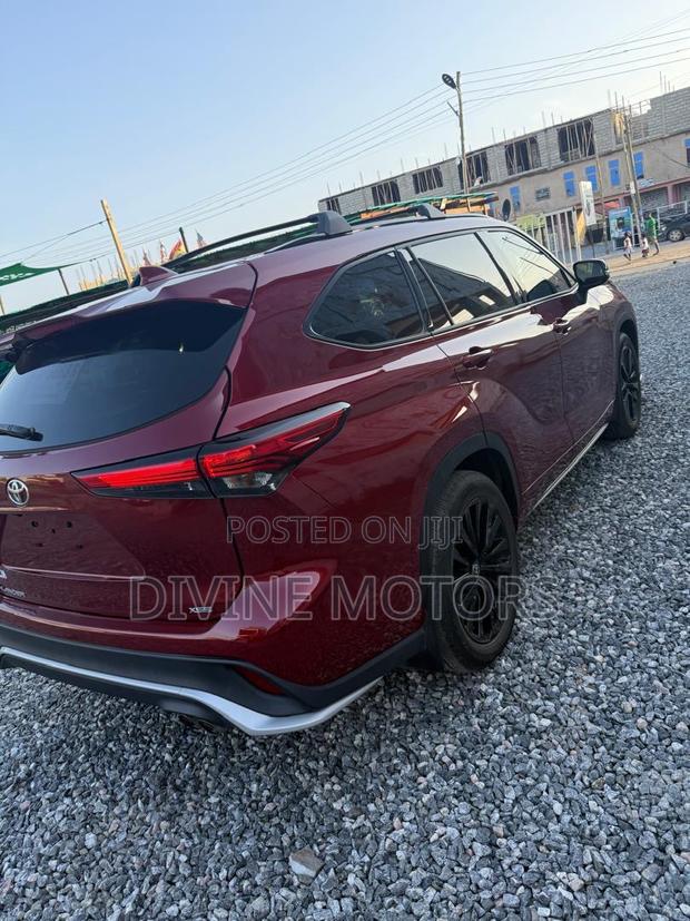 Toyota Highlander XSE AWD 2023 Red