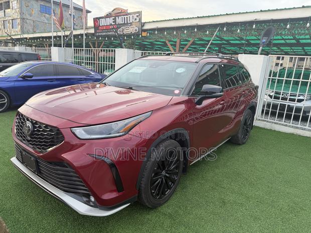 Toyota Highlander XSE AWD 2023 Red