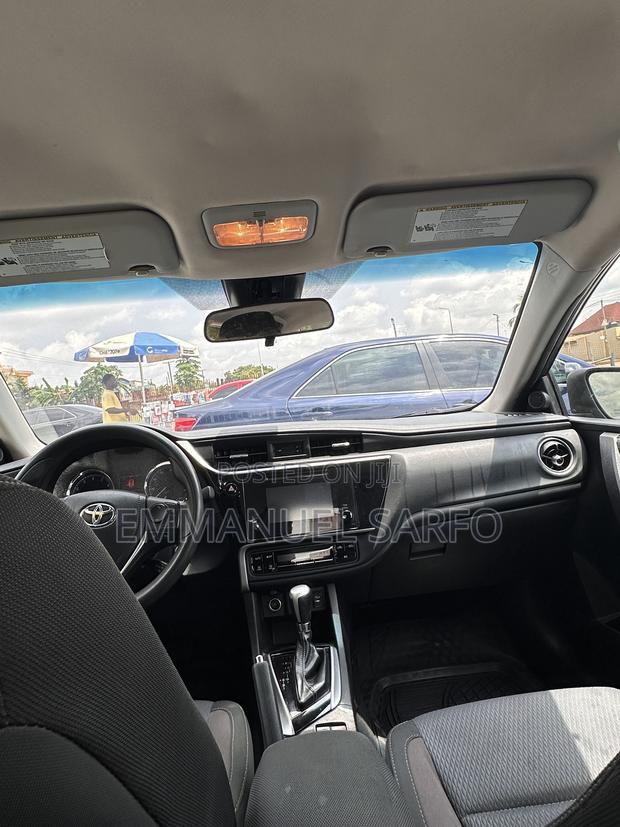 Toyota Corolla LE (1.8L 4cyl 2A) 2018 Black