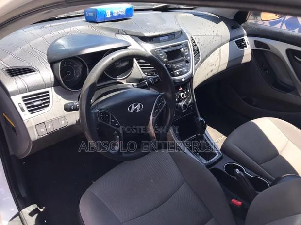 Hyundai Elantra Limited 4dr Sedan (1.8L 4cyl 6A) 2014 White
