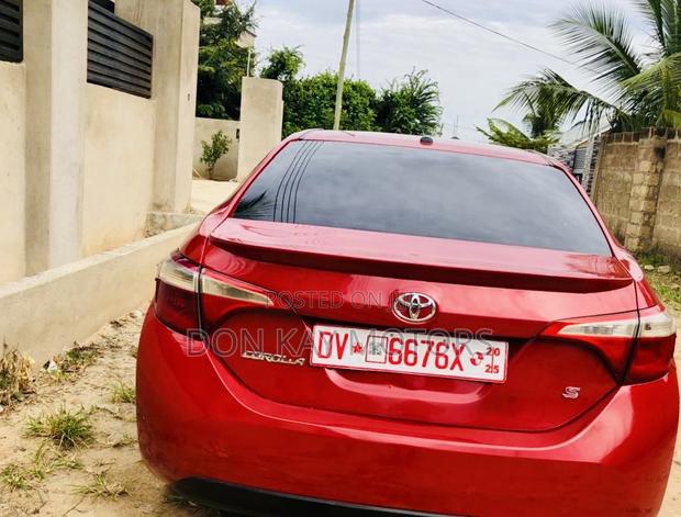 Toyota Corolla S w/Special Edition Pkg (1.8L 4cyl CVT) 2016 Red