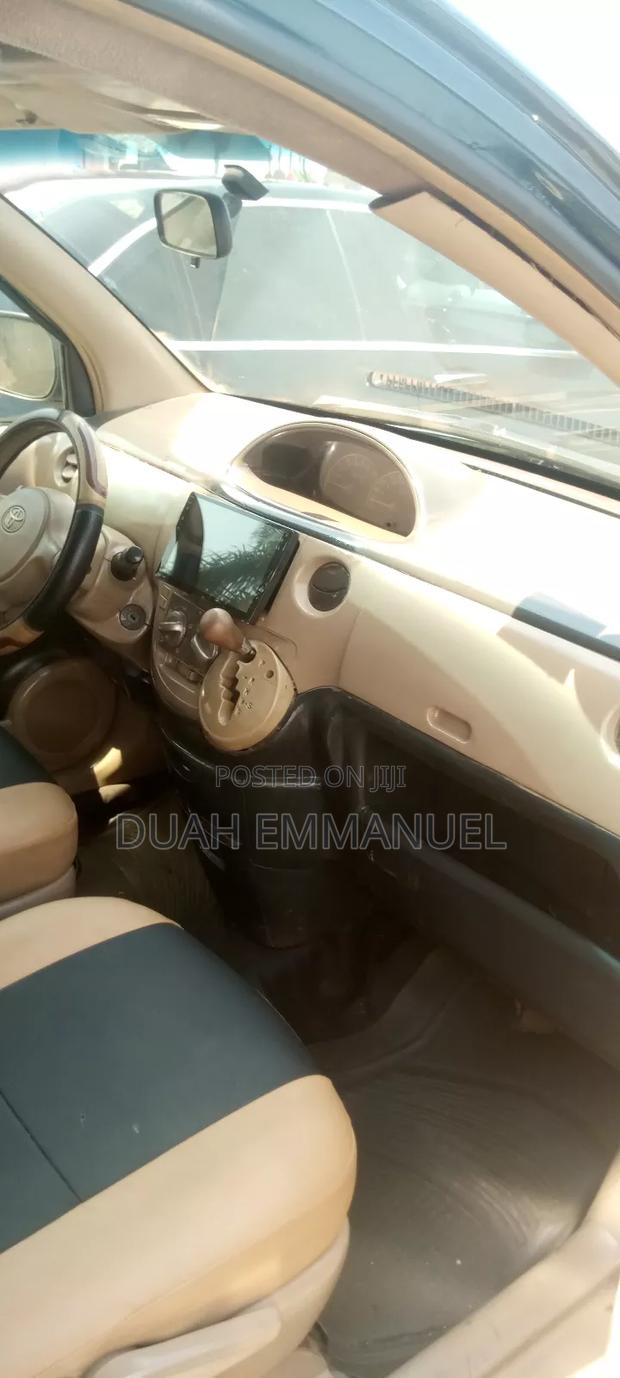 Toyota Sienta 1.5 AWD 2010 Green