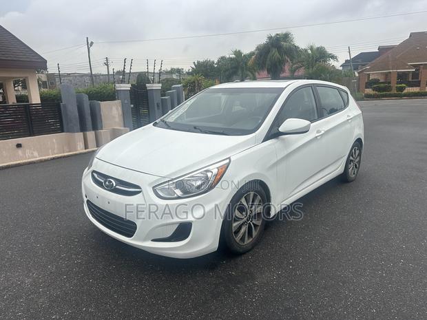 Hyundai Accent SE Hatchback 2016 White