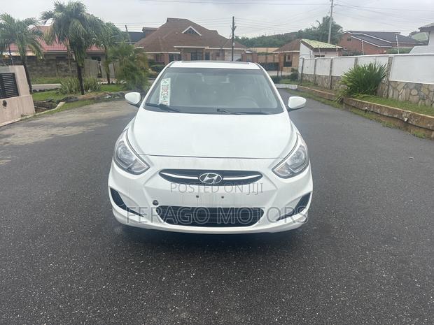 Hyundai Accent SE Hatchback 2016 White