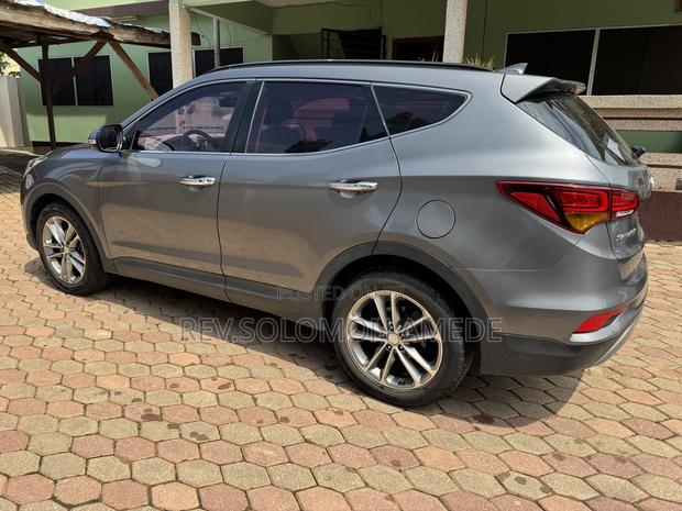 Hyundai Santa Fe SE FWD 2016 Gray