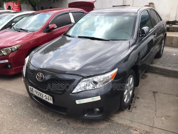 Toyota Camry Base 4dr Sedan (2.5L 4cyl 6M) 2010 Gray