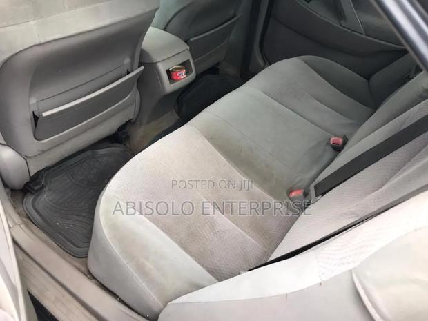 Toyota Camry Base 4dr Sedan (2.5L 4cyl 6M) 2010 Gray