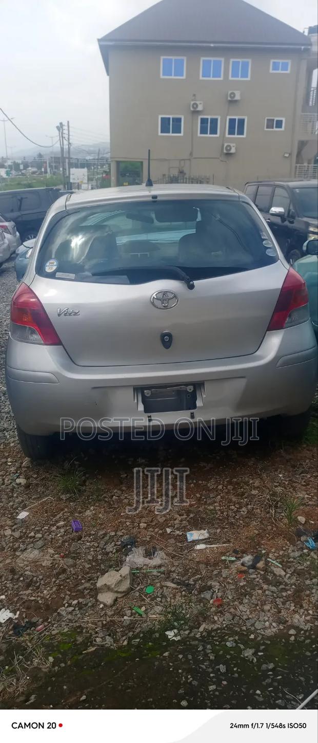 Toyota Vitz 2010 Silver