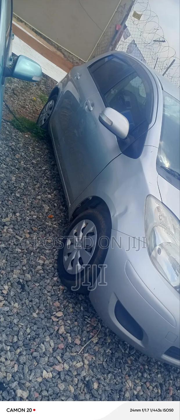 Toyota Vitz 2010 Silver