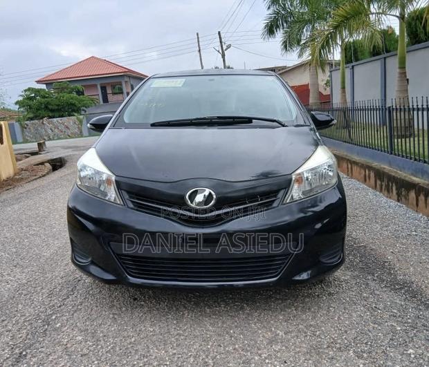 Toyota Vitz 1.0 FWD 3dr 2014 Black