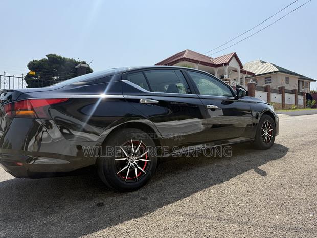 Nissan Altima 2.5 S 2023 Black