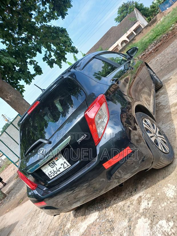 Toyota Vitz 2012 Black