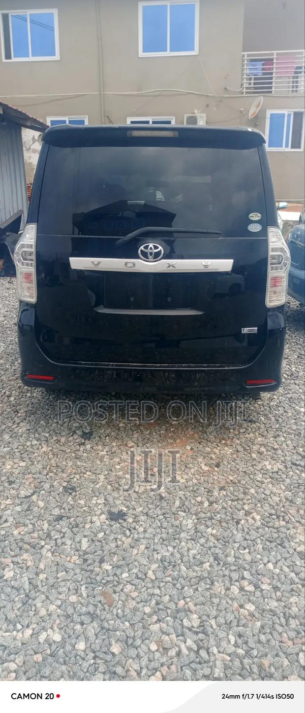 Toyota Voxy 2011 Black