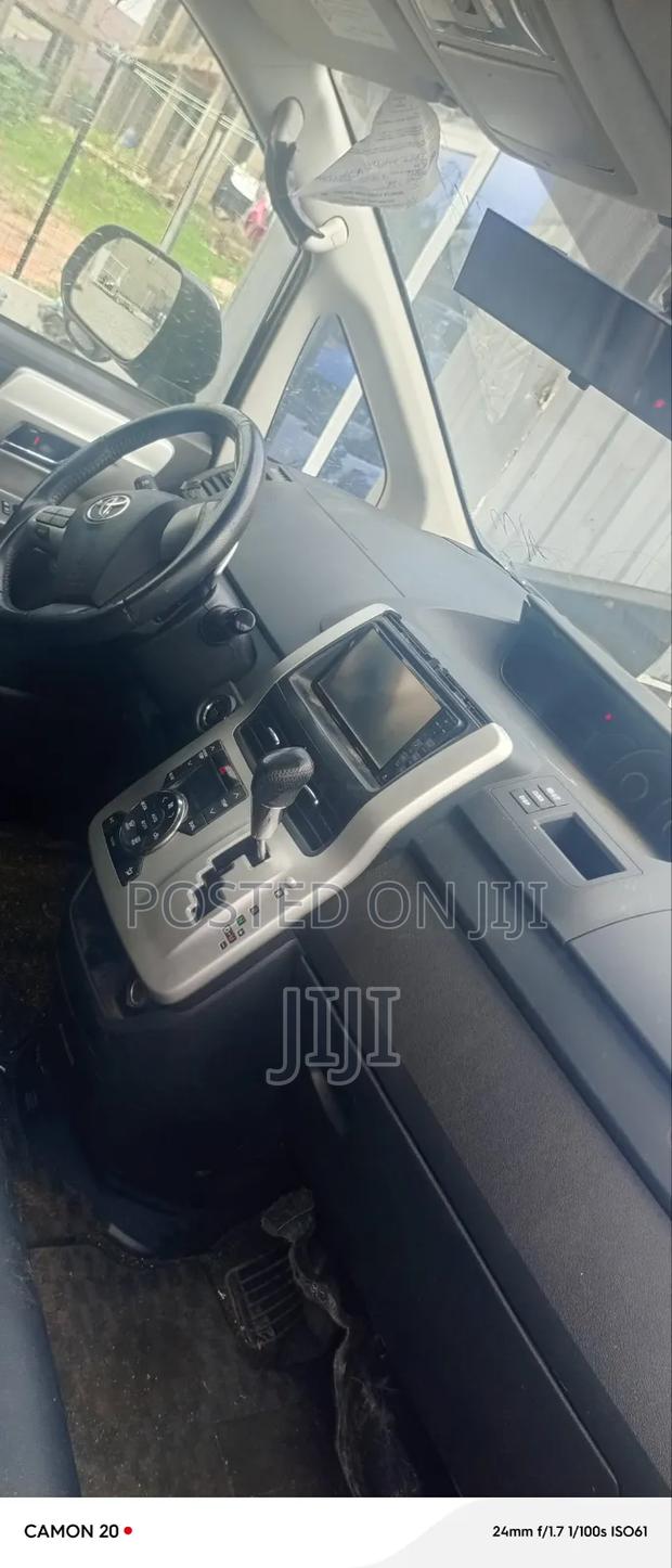 Toyota Voxy 2011 Black