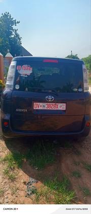 Toyota Sienta 2013 Maroon for sale