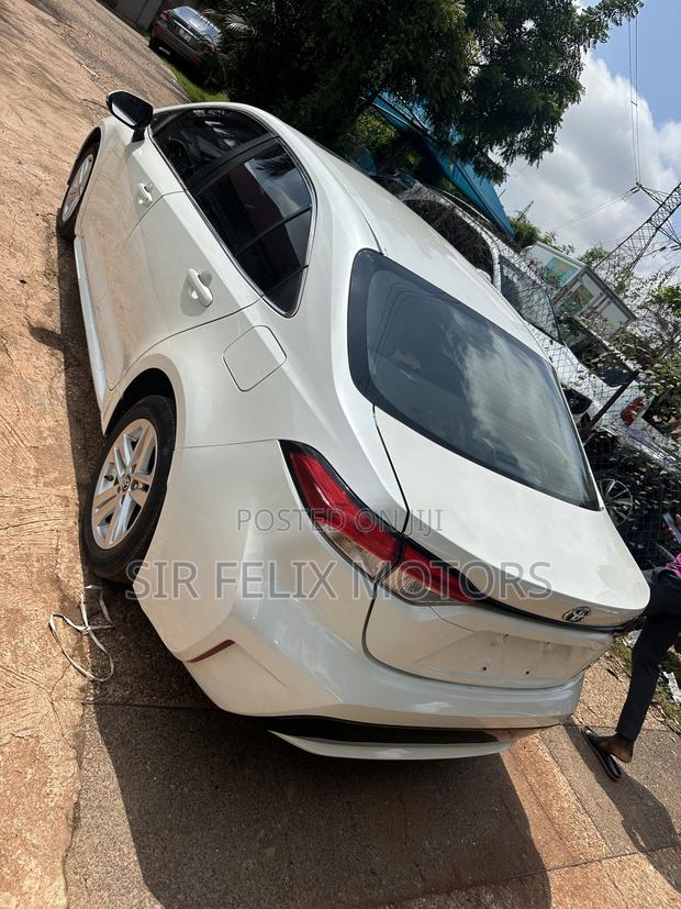 Toyota Corolla SE 2023 White