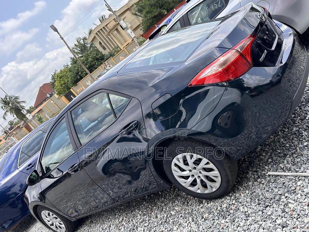 Toyota Corolla LE (1.8L 4cyl 2A) 2018 Black