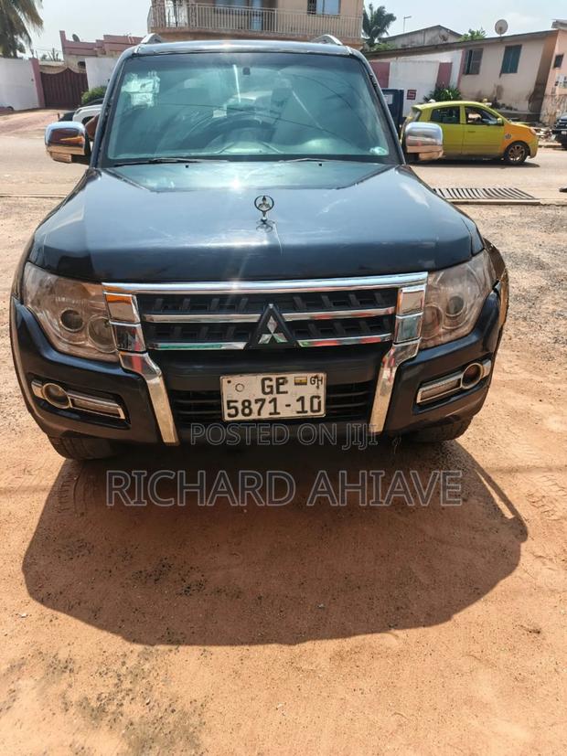 Mitsubishi Pajero 3.0 2010 Black